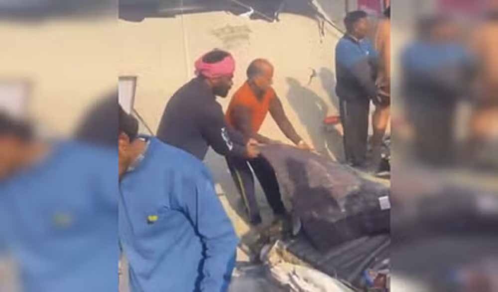 महाकुंभ में 16 सेक्टर किन्नर अखाड़े के पास लगी आग, मची अफरातफरी, शिविर में ठहरे लोगों ने पहुंचकर आग पर काबू पाया 1 aag2 1