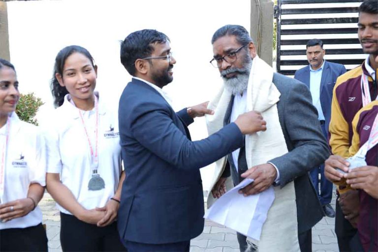 झारखण्ड-मुख्यमंत्री हेमन्त सोरेन से मिले जिमनास्टिक एसोसिएशन के खिलाड़ी