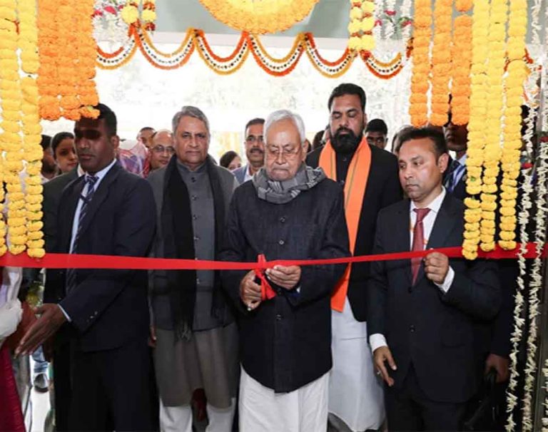 बिहार-मुख्यमंत्री नीतीश ने भागलपुर में पंचायत भवन- लाइब्रेरी और आरओबी का किया निरीक्षण