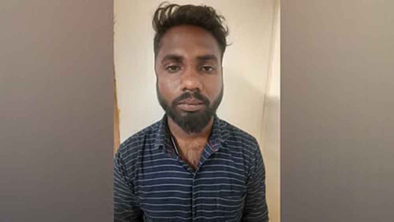 छत्तीसगढ़-जगदलपुर मेडिकल कॉलेज के डॉक्टर के फोन नहीं उठाने पर पार्सल बॉय ने मारा पत्थर