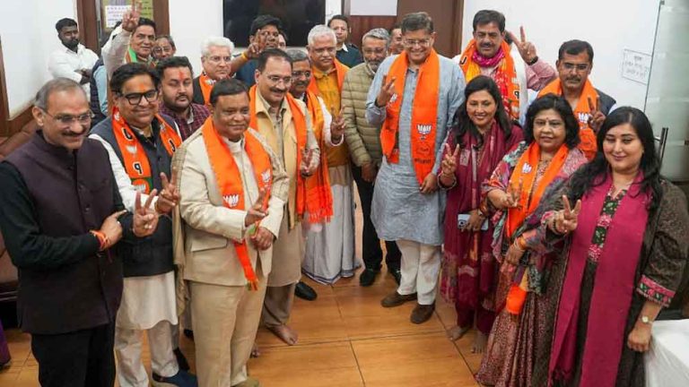 दिल्ली में सरकार गठन की प्रक्रिया तेज, कब होगा शपथ ग्रहण, सामने आई तारीख!