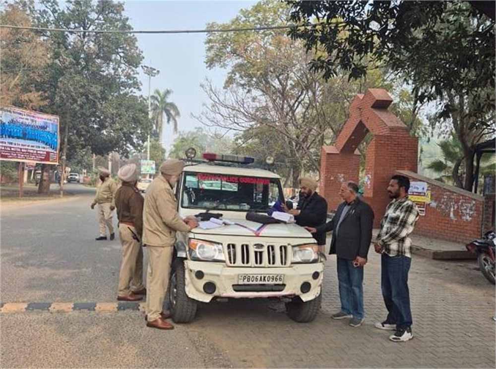 गुरदासपुर में लगातार बिगड़ती ट्रैफिक व्यवस्था को लेकर हरकत में आई पुलिस, छोटी-सी गलती पड़ सकती है भारी 1 chalan
