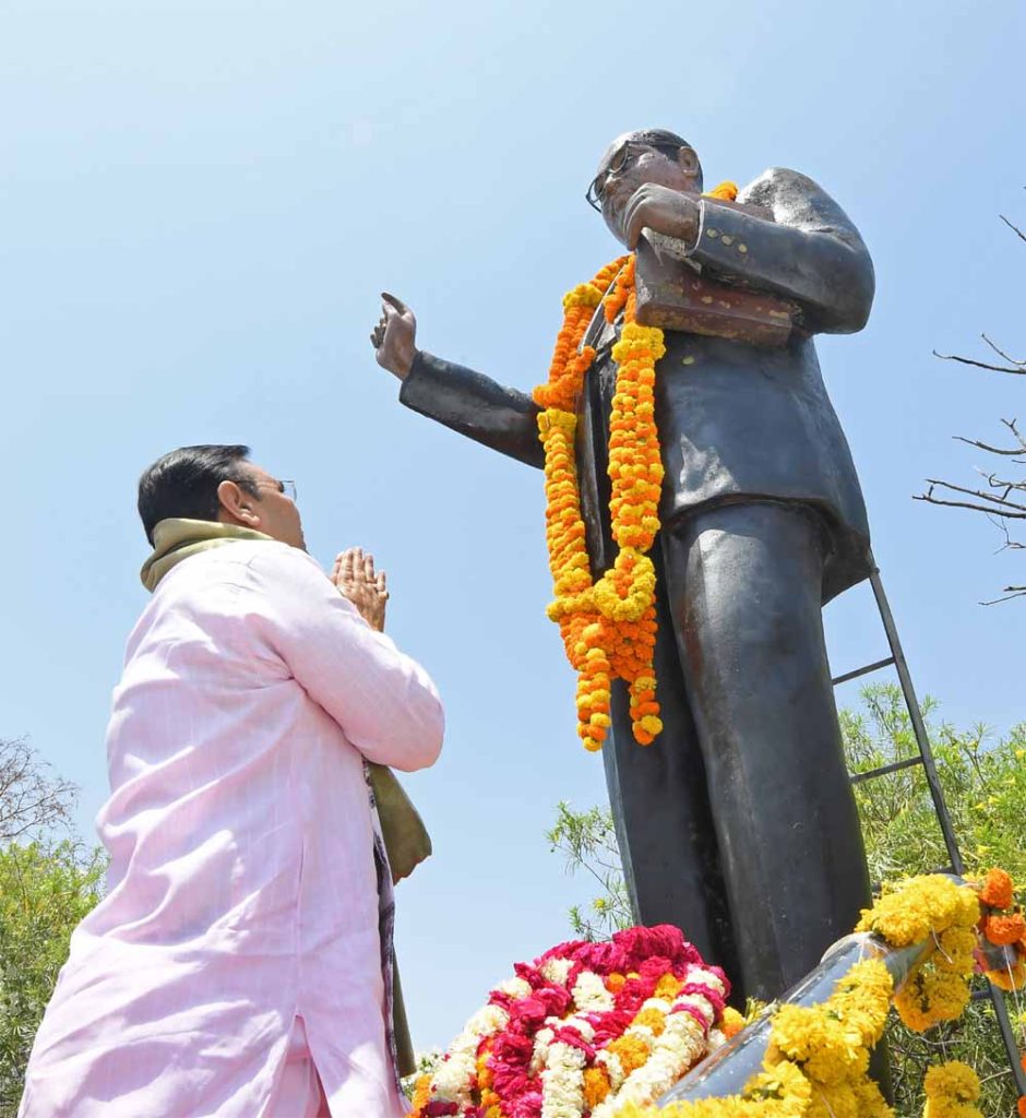 मुख्यमंत्री भजनलाल शर्मा ने डॉ. भीमराव अम्बेडकर की प्रतिमा पर किया माल्यार्पण