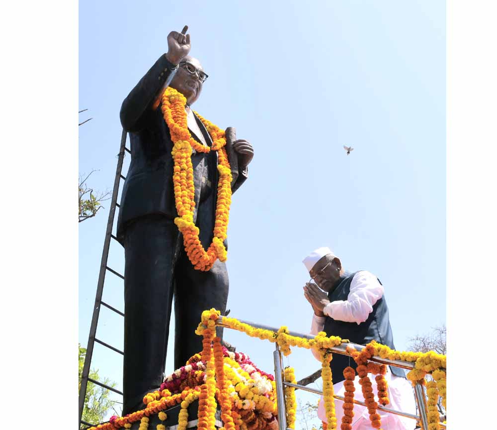 राज्यपाल ने बाबा साहेब डॉ. भीमराव अम्बेडकर जयंती पर पुष्पांजलि अर्पित की 1 1 509