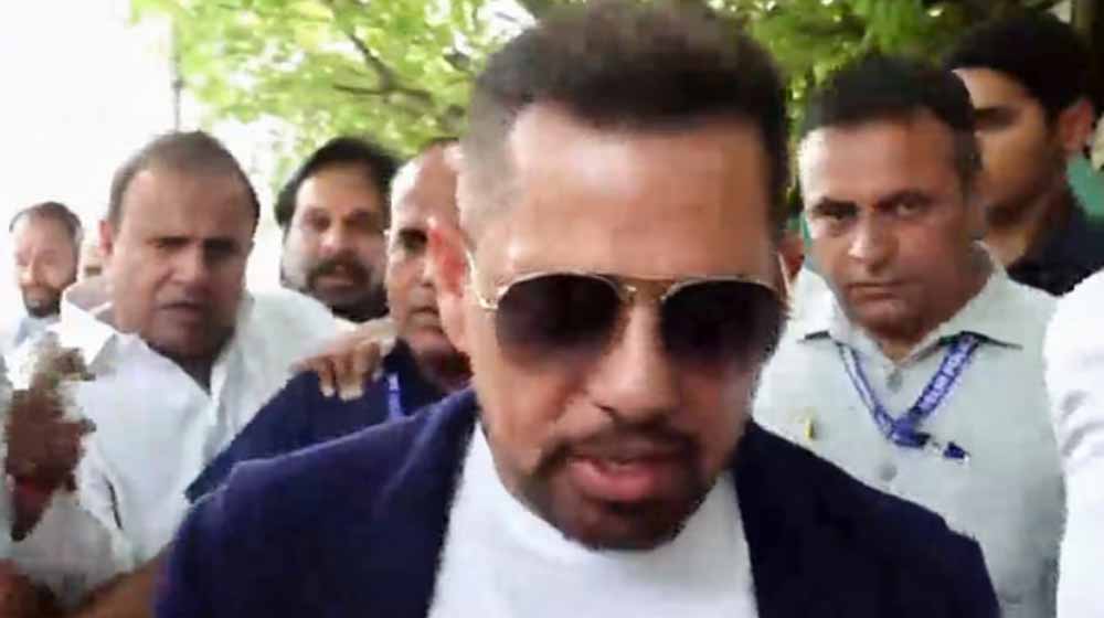 भूमि सौदे से जुड़े धन शोधन मामले में रॉबर्ट वाड्रा की ईडी के सामने पेशी 1 1 529