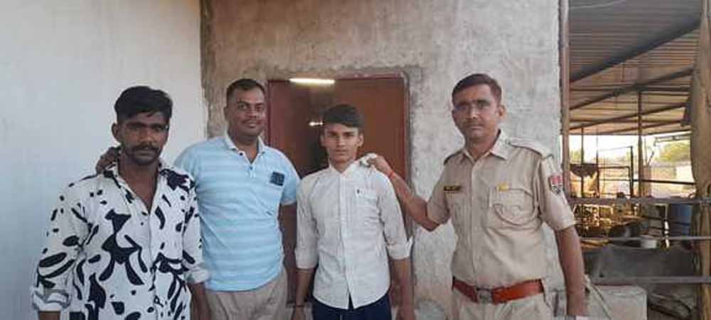 दोस्तों के साथ पिज्जा खाने जा रहे युवक पर बदमाश युवकों ने चाकू से किया हमला, दो आरोपी गिरफ्तार 1 1 856