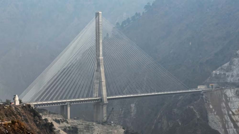 पहाड़ों के बीच प्रगति का सेतु ‘अंजी खड्ड’ 1 12A 55