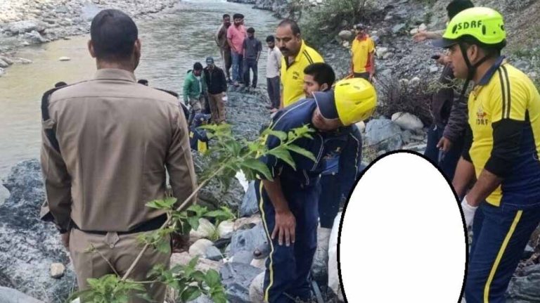 उत्तराखंड के चमोली में दर्दनाक हादसा, बारात की कार खाई में गिरी, 5 लोगों की मौत