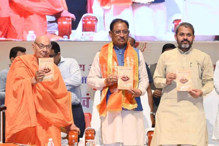 महर्षि दयानंद के जीवन-मूल्यों और विचारों को आत्मसात करने से शारीरिक, मानसिक एवं सामाजिक उन्नति का संकल्प होगा पूरा : राज्यपाल आचार्य देवव्रत
