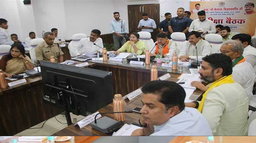 जन-प्रतिनिधि और आमजन की भागीदारी से हो जल गंगा संवर्धन के कार्य: मंत्री विजयवर्गीय 1 25A 12 1