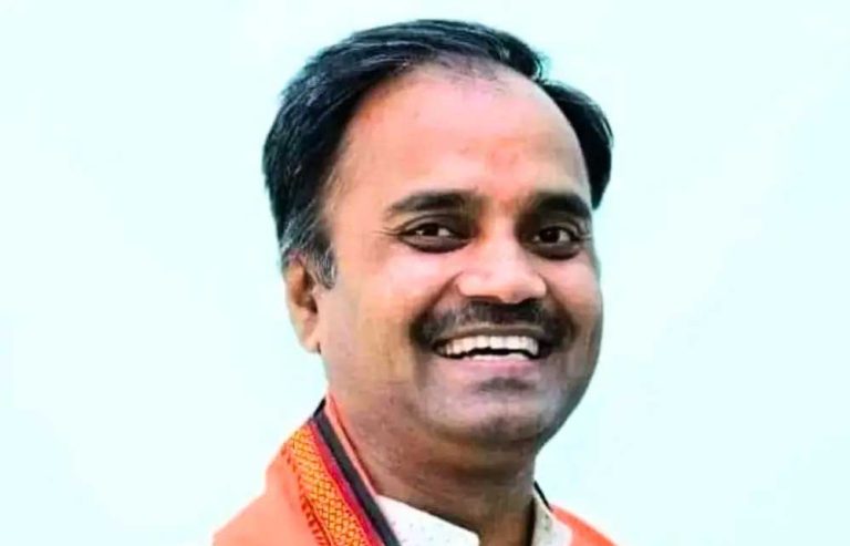 सतीश शर्मा पार्टी से निष्कासित, महिला से अश्लील चैट और छेड़खानी पड़ी भारी, गंभीर आरोपों पर पार्टी की सख्त कार्रवाई