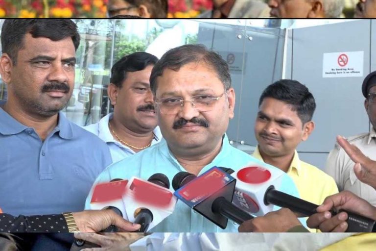 खरगे, सिद्धरमैया, वाड्रा, भूपेश कांग्रेस नेताओं के बयान को ही पाकिस्तान दोहराता है: सांसद पाण्डेय