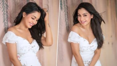 'भाभी जी घर पर हैं' फेम Shubhangi Atre की मुस्कान ने जीता फैंस का दिल, शेयर की दिलकश तस्वीरें (View Pics)