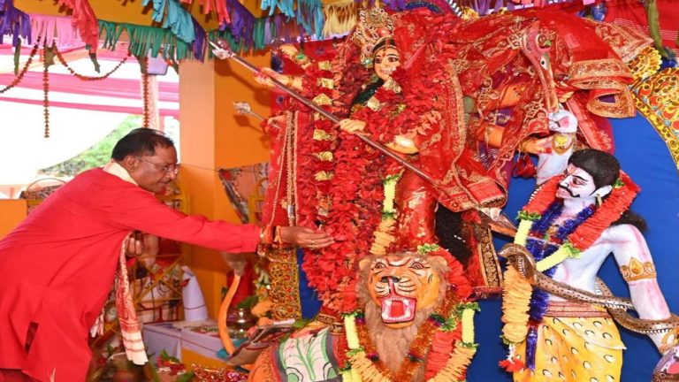 मुख्यमंत्री विष्णु देव साय ने जशपुर जिले के बगिया ग्राम में स्थित दुर्गा मंदिर में मां दुर्गा की पूजा-अर्चना की