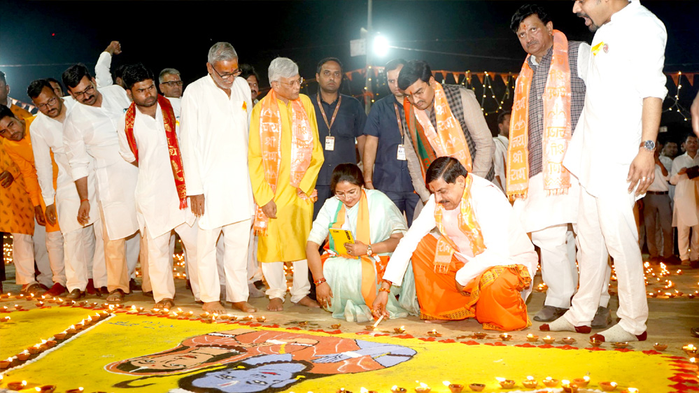 मुख्यमंत्री श्रीराम प्राकट्य पर्व एवं चित्रकूट गौरव दिवस कार्यक्रम में शामिल हुए 1 7A 6