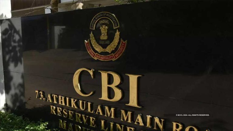 AAP के पूर्व विधायक दुर्गेश पाठक के आवास पर CBI की छापेमारी