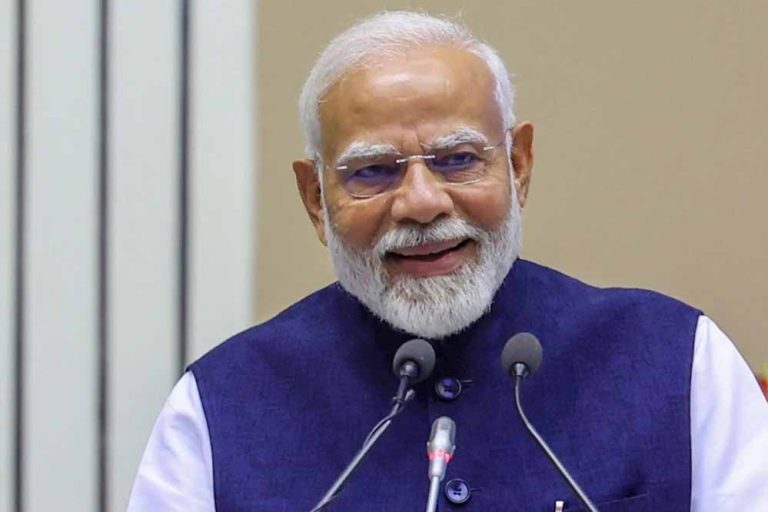 प्रधानमंत्री मोदी ने आज 15वें रोजगार मेले में 51 हजार से अधिक युवाओं को नियुक्ति-पत्र वितरित किए गए