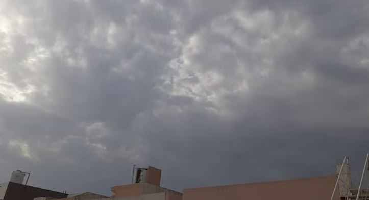 पुरवाई हवा के चलने से तापमान में गिरावट, बूंदाबांदी के आसार 1 mosam 25