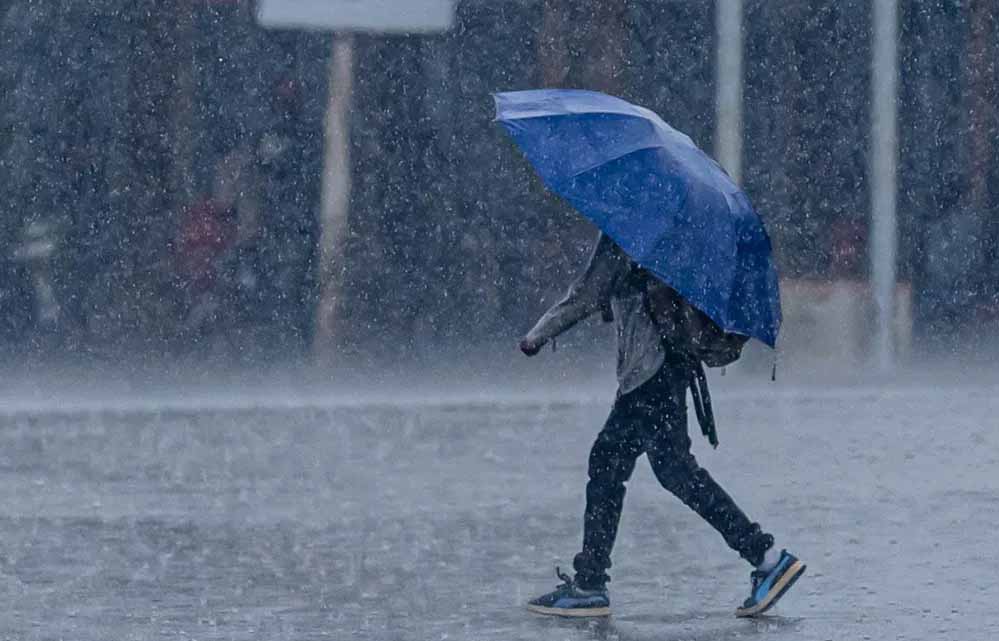 मौसम विभाग ने भोपाल, ग्वालियर, जबलपुर, उज्जैन सहित 42 जिलों में बारिश, तेज आंधी और ओले गिरने की चेतावनी जारी की 1 rain 27 3