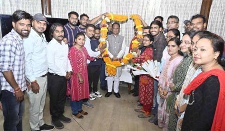 मुख्यमंत्री विष्णुदेव साय का सहायक शिक्षकों ने जताया आभार