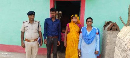 थाना राजेन्द्रग्राम दो साल बाद गुमसुदा को दस्तयाब कर परिजनों के किया गया सुपुर्द
