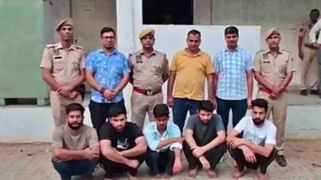डमी कैंडिडेट गैंग के पांच सदस्यों को पुलिस ने किया गिरफ्तार