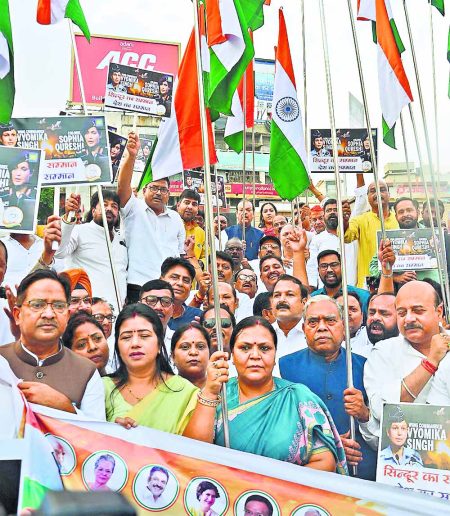 केशव महतो बोले- हमें भारतीय सेना पर गर्व, कांग्रेस ने निकाली तिरंगा यात्रा