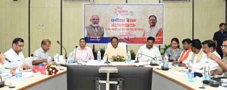 मुख्यमंत्री साय ने महासमुंद, गरियाबंद और बलौदाबाज़ार-भाटापारा जिले के अधिकारियों की बैठक ली