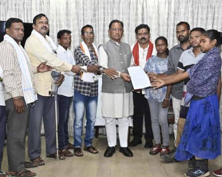 मुख्यमंत्री साय से नक्सल हिंसा पीड़ितों के प्रतिनिधिमंडल ने की मुलाकात