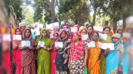 पूर्णिया में सैकड़ों ग्रामीणों से लोन देने के नाम पर करीब करोड़ों रुपए की ठगी