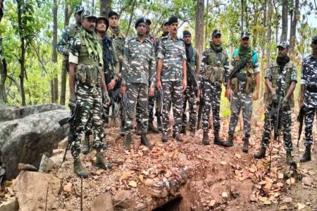 पश्चिमी सिंहभूम में नक्सलियों के खिलाफ चल रहे एक अभियान में एक दुखद घटना घटी, एक जवान घायल