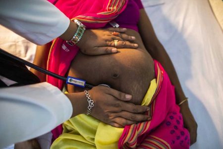 देश में मातृ मृत्यु दर में ऐतिहासिक गिरावट, SDG लक्ष्य की ओर तेजी से बढ़ता देश
