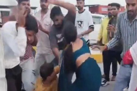 बड़नगर-बदनावर:5 टोल कर्मचारियों की गुंडागर्दी, महिलाओं से भी मारपीट की