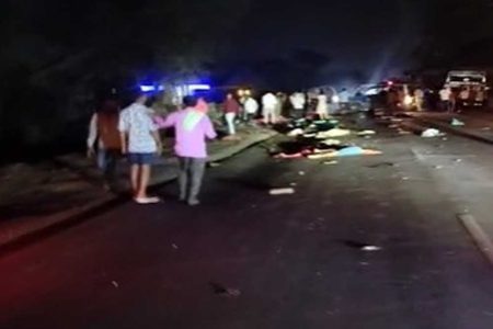 रायपुर-बलौदाबाजार मुख्य मार्ग पर भीषण सड़क हादसे में 14 लोगों की मौत, ट्रेलर से 3 फीट बाहर निकला था लोहा