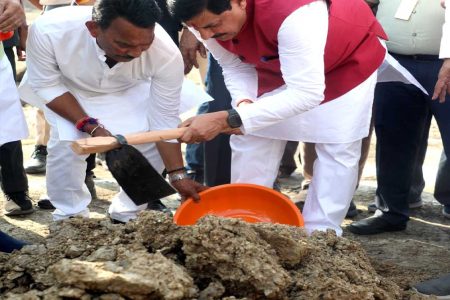 मुख्यमंत्री डॉ. यादव ने कनाड़िया में जल संरक्षण की दिलाई शपथ