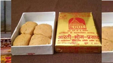 बाबा महाकाल के भक्तों को 400 रुपए भाव के लड्डू प्रसाद को 500 रुपए किलो में लेना पड़ रहा