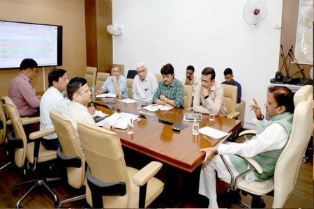 उप मुख्यमंत्री शुक्ल ने स्वास्थ्य अधोसंरचना विकास कार्यों की गहन समीक्षा की