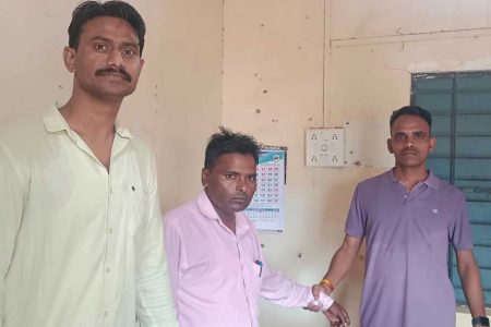 रतलाम में लोकायुक्त ने पटवारी संघ के अध्यक्ष को रिश्वत लेते पकड़ा