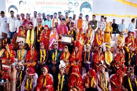 परिणय सूत्र में बंधे 750 नवयुगल, पुष्प वर्षा कर सपत्नीक मंत्री राजपूत ने दी बधाई और शुभकामनाएं