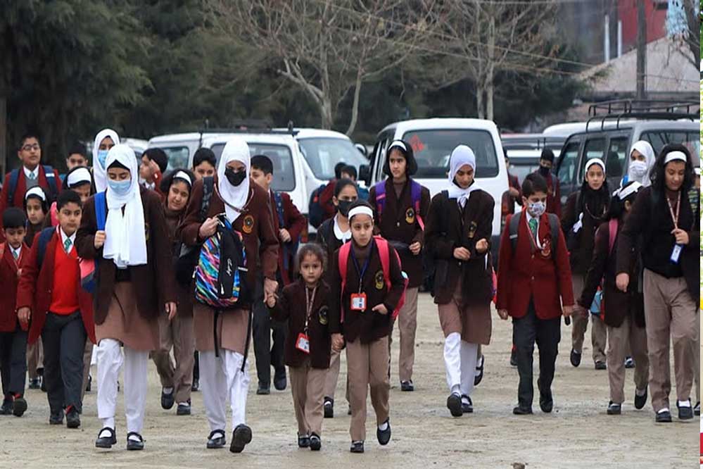 जम्मू-कश्मीर में हालात सुधरे, सीमावर्ती इलाकों के स्कूलों को खोलने का फैसला 1 16A 59