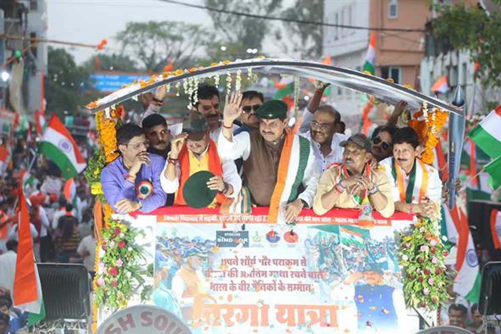 मुख्यमंत्री तिरंगा यात्रा में हुए शामिल-पूरा इंदौर हुआ देश भक्ति से ओतप्रोत 1 17A 10