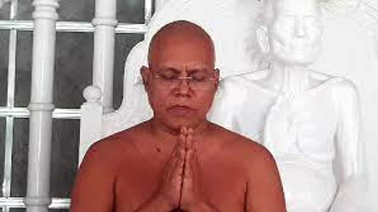 मुनि प्रज्ञा सागर महाराज ने बेटियों को आत्मनिर्भर बनने और राष्ट्र विरोधी ताकतों के बहिष्कार का संदेश दिया