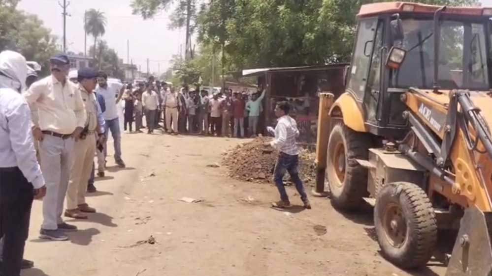 ग्वालियर में राम जानकी मंदिर की सात करोड़ की जमीन को प्रशासन ने कराया अतिक्रमणमुक्त 1 19A 69 1
