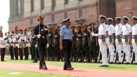 एयर मार्शल आशुतोष दीक्षित ने संभाला चीफ ऑफ इंटीग्रेटेड डिफेंस स्टाफ का कार्यभार
