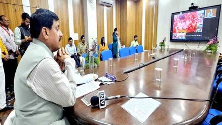 मुख्यमंत्री कन्या विवाह योजना के तहत हुए कार्यक्रम में परिणय सूत्र में बंधे 2205 जोड़े