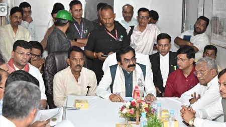 लोक निर्माण मंत्री सिंह ने निर्माण में तेजी लाकर समय-सीमा में कार्य पूर्ण करने के दिये निर्देश