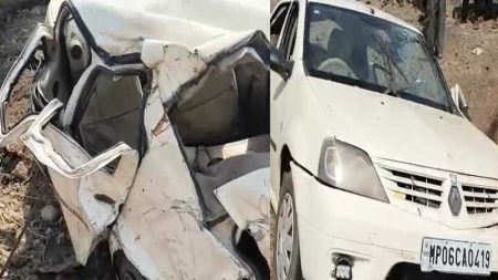 गुना में बड़ा सड़क हादसा, पुलिया से टकराई बेकाबू कार, शादी से लौट रहे 4 युवकों की मौत, तीन घायल