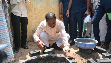 मुख्यमंत्री ने पानी बचाने के लिए जल संचयन वाहिनी के काम को सराहा