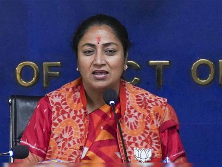 दिल्ली के अस्पतालों में इमरजेंसी से निपटने के सीएम रेखा गुप्ता का निर्देश