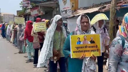 सहायक शिक्षकों के समायोजन किए जानें पर निकाली आभार रैली
